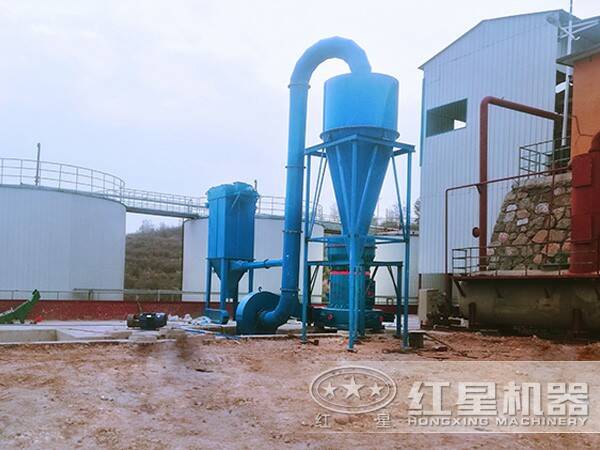 石墨磨粉生產(chǎn)線(xiàn)現(xiàn)場(chǎng)