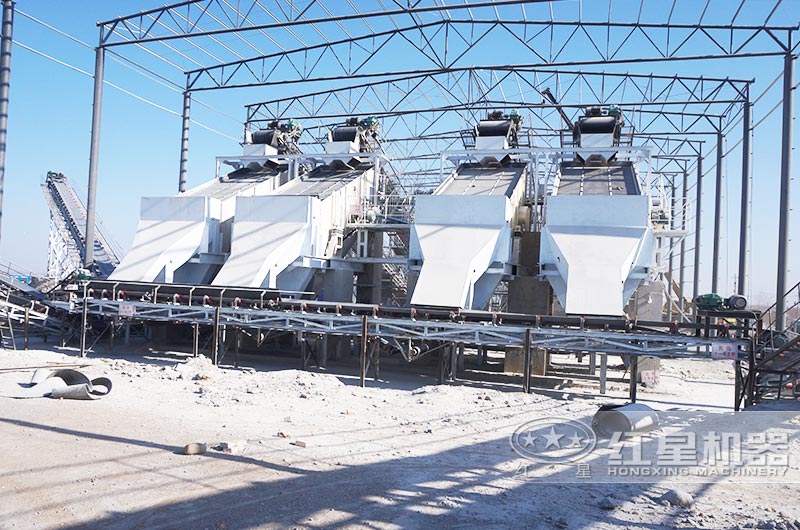 江西砂巖全自動環(huán)保石子生產(chǎn)線現(xiàn)場圖1 江西砂巖全自動環(huán)保石子生產(chǎn)線現(xiàn)場圖1