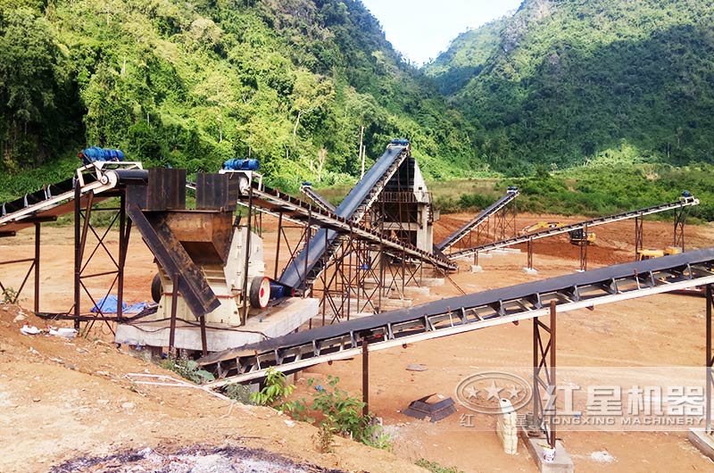 山西某小型碎石廠加工現場 山西某小型碎石廠加工現場