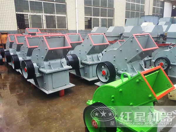 耐火廠破碎石料的PC600x400錘破機(jī) 耐火廠破碎石料的PC600x400錘破機(jī)