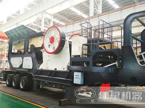 輪胎式移動破碎車:配鄂破機 輪胎式移動破碎車:配鄂破機