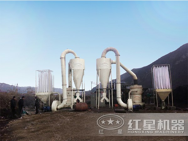 鋯石磨粉機(jī)工作現(xiàn)場 鋯石磨粉機(jī)工作現(xiàn)場