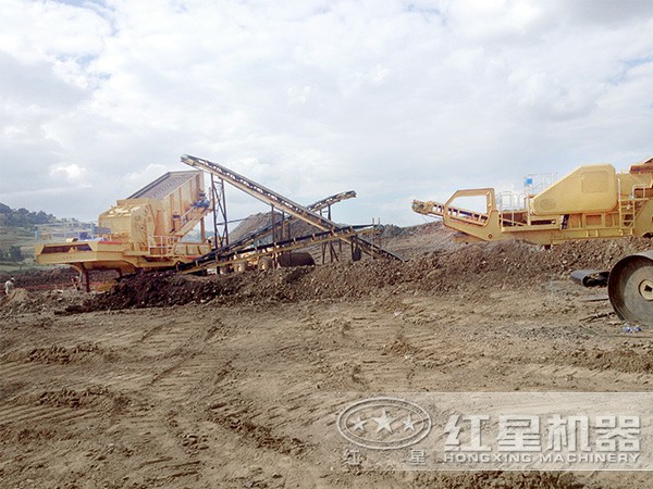 靈活移動(dòng)型的石英砂制砂生產(chǎn)線現(xiàn)場 靈活移動(dòng)型的石英砂制砂生產(chǎn)線現(xiàn)場