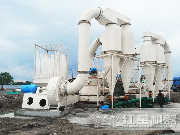 珍珠巖雷蒙磨粉機生產現場 珍珠巖雷蒙磨粉機生產現場