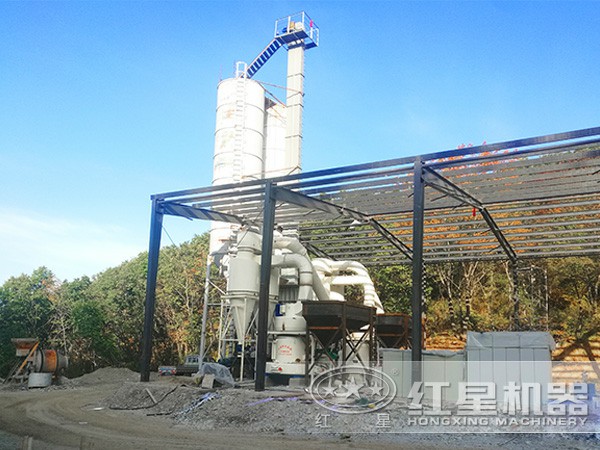 蒙脫石磨粉機工作現場圖 蒙脫石磨粉機工作現場圖