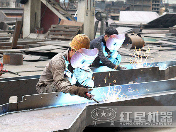 螢石錘式破碎機(jī)匠心做工、質(zhì)量過(guò)硬 螢石錘式破碎機(jī)匠心做工、質(zhì)量過(guò)硬