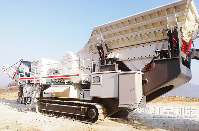 履帶移動破碎篩分機(jī):搭載顎式破碎機(jī) 履帶移動破碎篩分機(jī):搭載顎式破碎機(jī)
