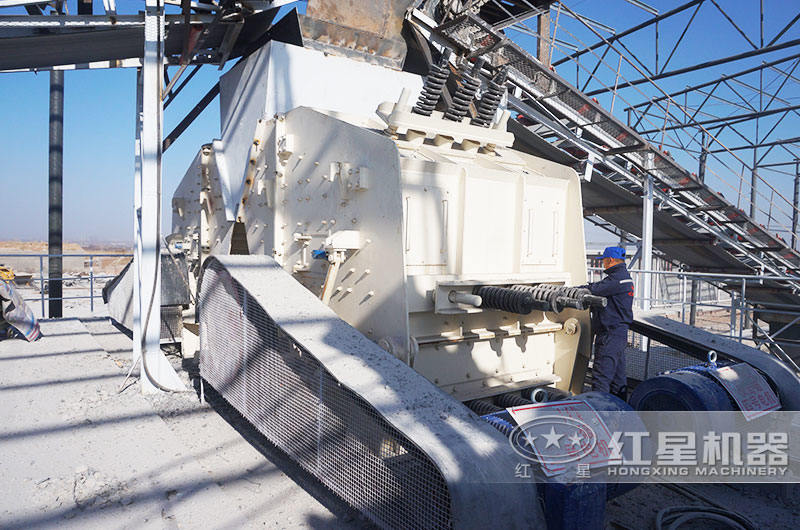 日產1000噸青石破碎生產線現場:反擊破 日產1000噸青石破碎生產線現場:反擊破