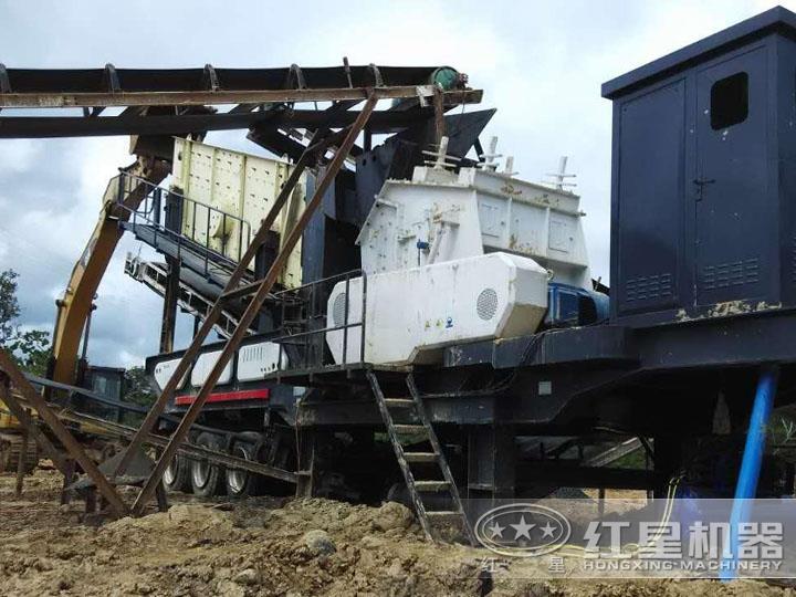 山東反擊式移動(dòng)破碎站生產(chǎn)現(xiàn)場 山東反擊式移動(dòng)破碎站生產(chǎn)現(xiàn)場