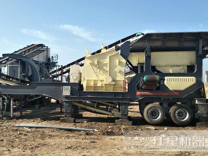 四川反擊式移動(dòng)破碎站生產(chǎn)現(xiàn)場 四川反擊式移動(dòng)破碎站生產(chǎn)現(xiàn)場