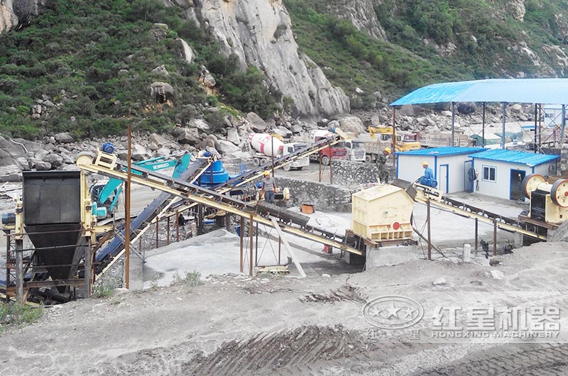 固定時(shí)產(chǎn)500噸石灰石制砂生產(chǎn)線現(xiàn)場 固定時(shí)產(chǎn)500噸石灰石制砂生產(chǎn)線現(xiàn)場