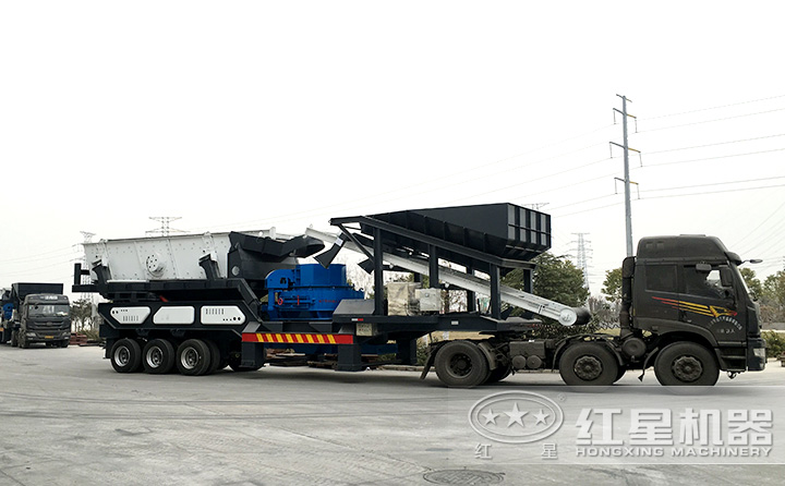 車載時產(chǎn)300噸鵝卵石移動制沙機(jī)上路了,移動自由更靈活