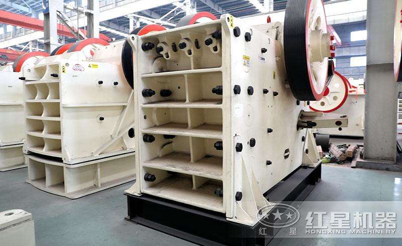 鄂式破碎機，優質鋼板鑄成，使用壽命長 style=width:720px; 