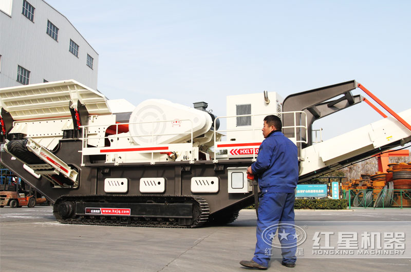 履帶碎石破碎機(jī)一個(gè)遙控隨地行走 履帶碎石破碎機(jī)一個(gè)遙控隨地行走