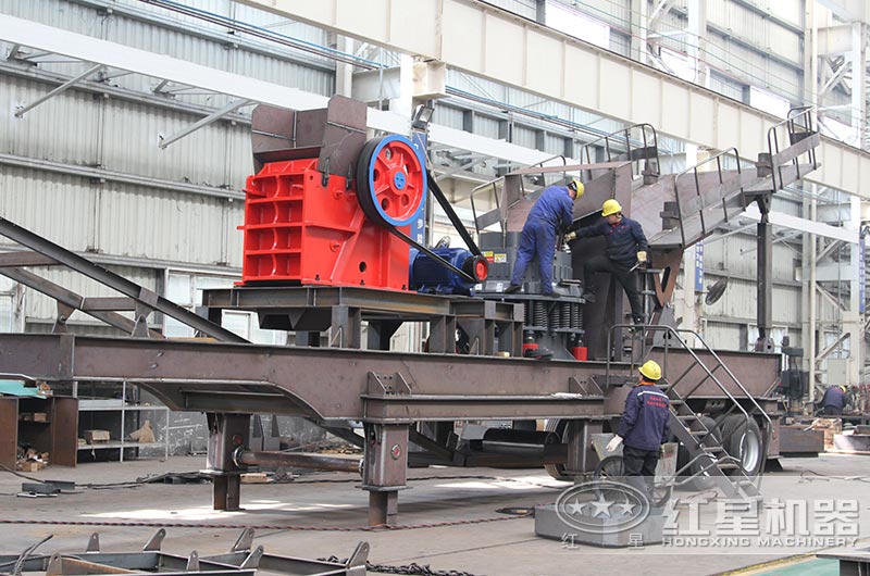 小型移動粉碎機生產車間 小型移動粉碎機生產車間