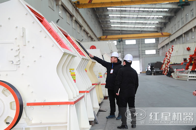 客戶來廠參觀考察PCZ1615重錘式破碎機(jī) 客戶來廠參觀考察PCZ1615重錘式破碎機(jī)