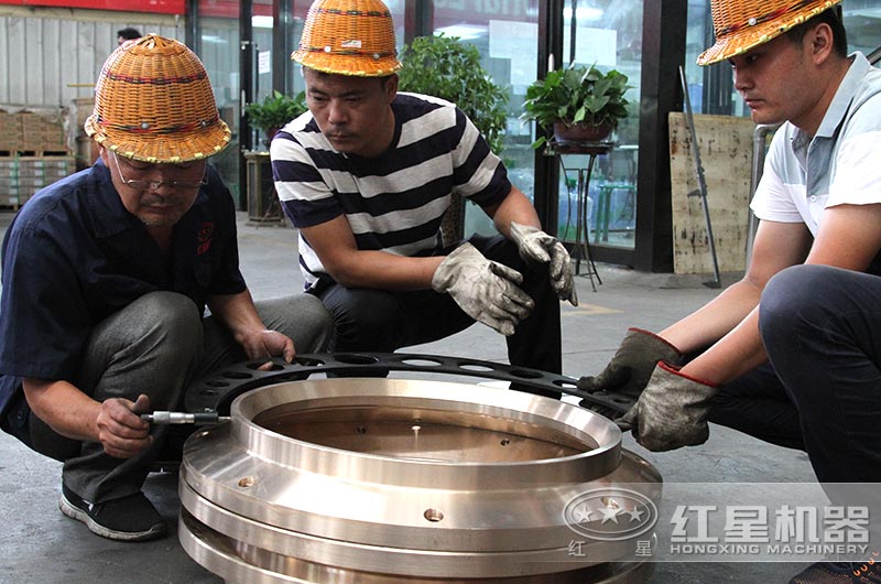 紅星圓錐破碎機(jī)有嚴(yán)格的技術(shù)、質(zhì)量控制 紅星圓錐破碎機(jī)有嚴(yán)格的技術(shù)、質(zhì)量控制