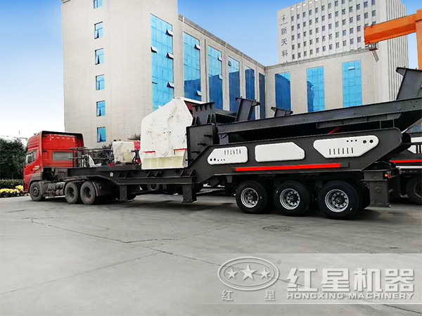 半掛車流動磕石機(jī)直接開往客戶現(xiàn)場 半掛車流動磕石機(jī)直接開往客戶現(xiàn)場