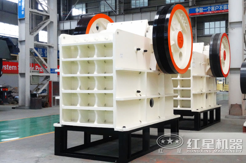 大型顎式破碎機(jī) 大型顎式破碎機(jī)