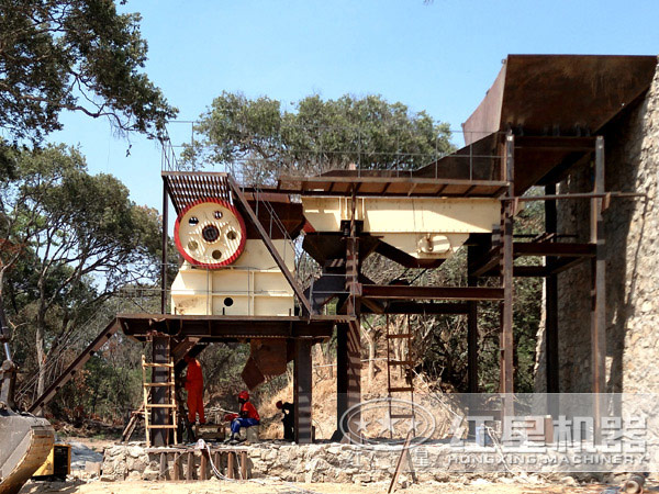 PE顎式破碎機作業(yè)現(xiàn)場圖 PE顎式破碎機作業(yè)現(xiàn)場圖