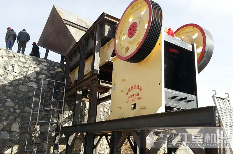 顎式破碎機(jī)作業(yè)現(xiàn)場(chǎng)圖片 顎式破碎機(jī)作業(yè)現(xiàn)場(chǎng)圖片