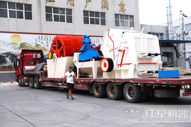 反擊破碎機(jī)設(shè)備裝車(chē)發(fā)往浙江 反擊破碎機(jī)設(shè)備裝車(chē)發(fā)往浙江