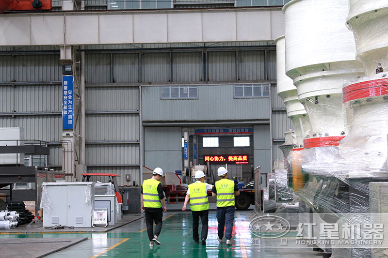 客戶考察石料設(shè)備車(chē)間 客戶考察石料設(shè)備車(chē)間