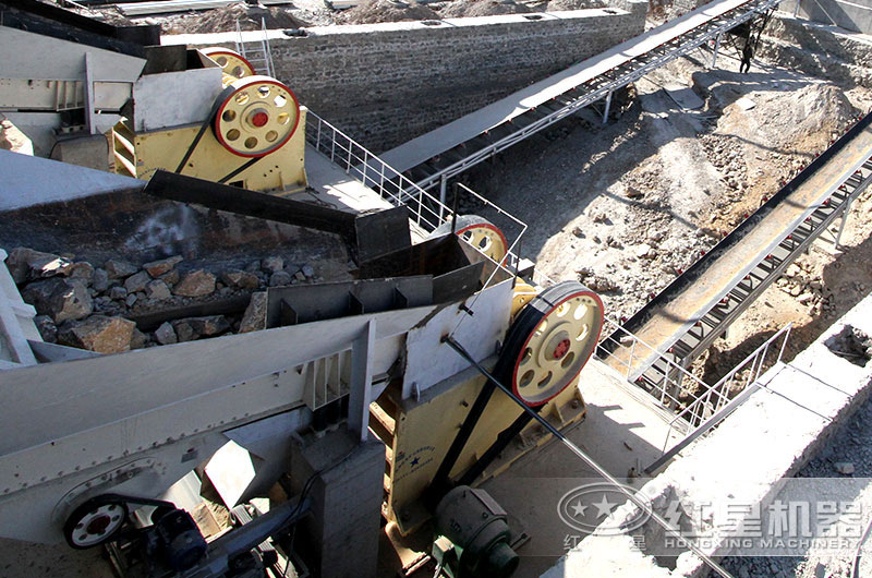 大型花崗巖加工生產現場 大型花崗巖加工生產現場