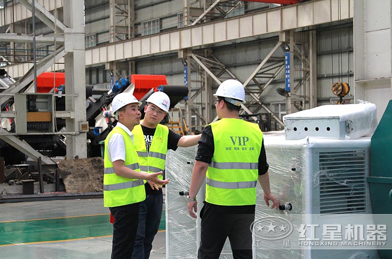 客戶到廠實地考察，對比設備