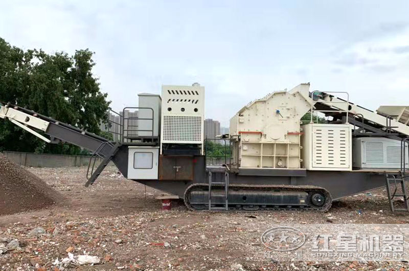 履帶式小型流動(dòng)打沙機(jī)一體機(jī)工作現(xiàn)場(chǎng) 履帶式小型流動(dòng)打沙機(jī)一體機(jī)工作現(xiàn)場(chǎng)