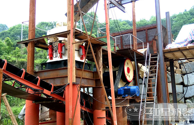 小型圓錐破作業(yè)現(xiàn)場 小型圓錐破作業(yè)現(xiàn)場