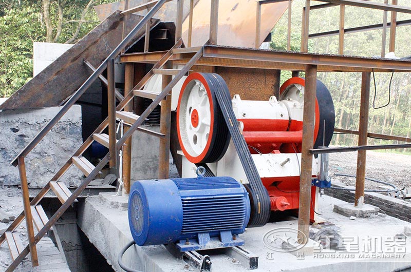 69鄂破作業(yè)現(xiàn)場圖,配置6P 55kw電機 69鄂破作業(yè)現(xiàn)場圖,配置6P 55kw電機