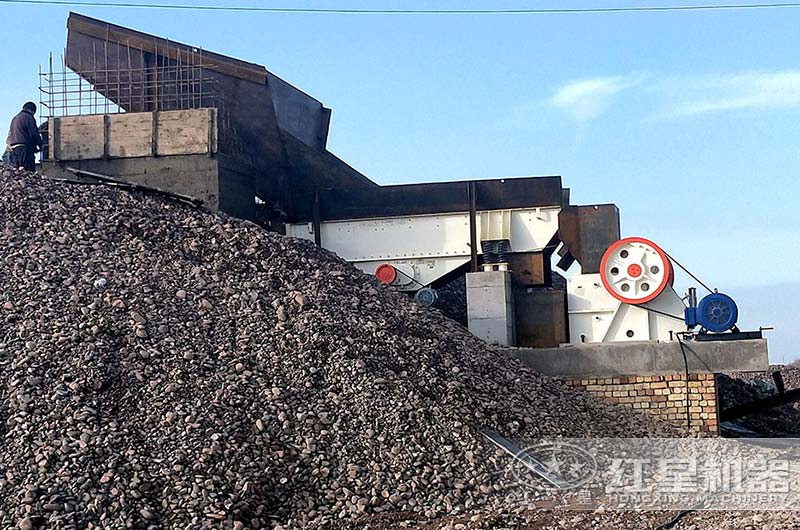 顎式破碎機工作現(xiàn)場圖片 顎式破碎機工作現(xiàn)場圖片