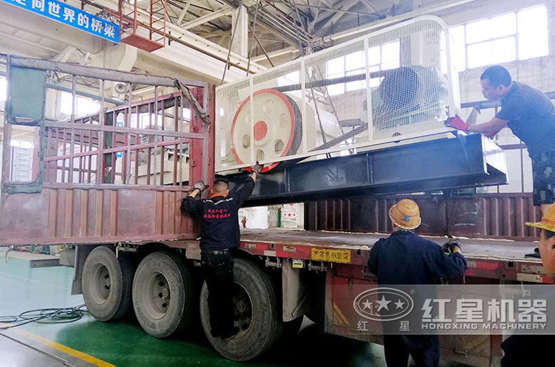 紅星對輥破碎機廠家發貨 紅星對輥破碎機廠家發貨