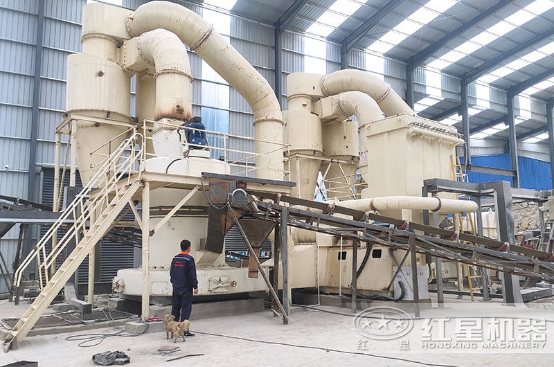 石灰石磨粉生產(chǎn)線(xiàn)現(xiàn)場(chǎng) 石灰石磨粉生產(chǎn)線(xiàn)現(xiàn)場(chǎng)