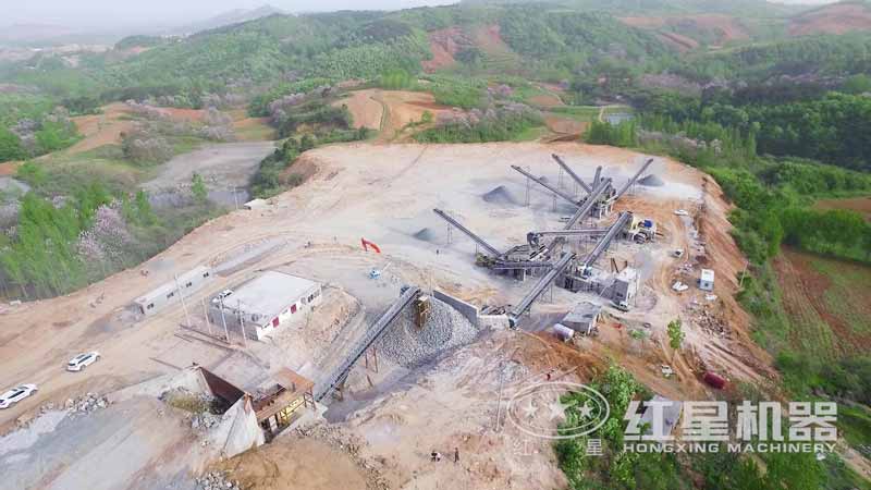 桐柏某礦山切(碎)機生產線現場 桐柏某礦山切(碎)機生產線現場