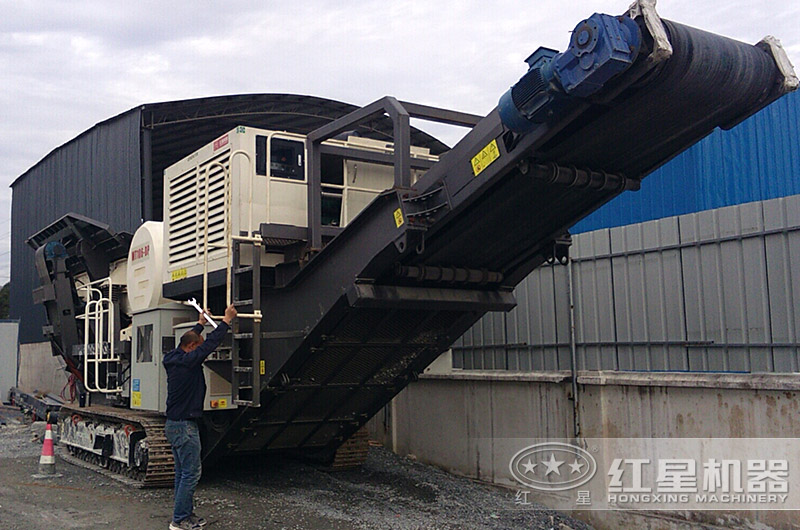 河南鄭州移動(dòng)破碎機(jī)現(xiàn)場 河南鄭州移動(dòng)破碎機(jī)現(xiàn)場