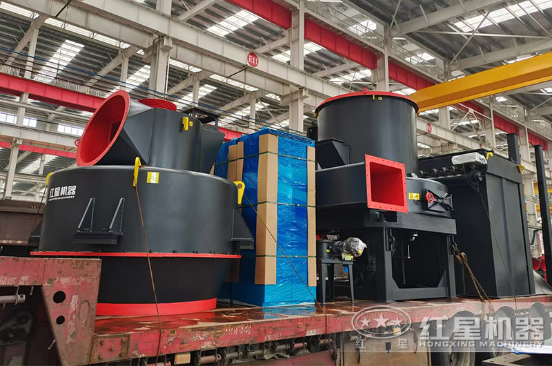 超細(xì)磨粉機裝車發(fā)貨現(xiàn)場 超細(xì)磨粉機裝車發(fā)貨現(xiàn)場