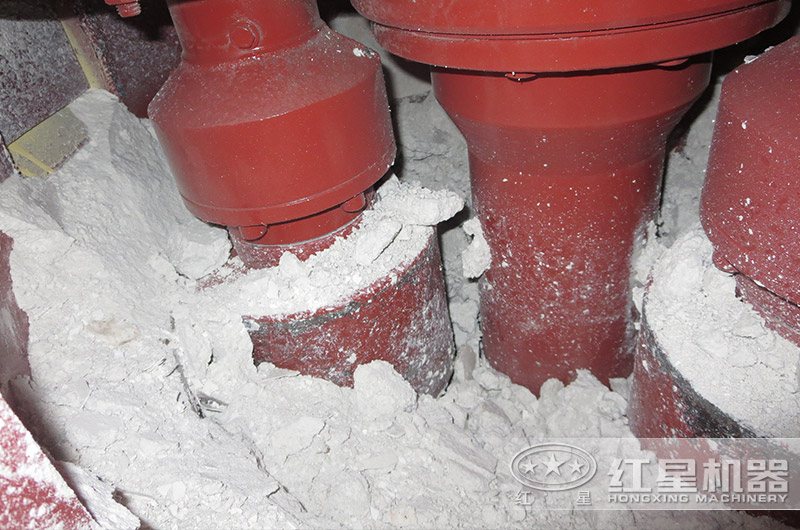 超細(xì)磨粉機內(nèi)部 超細(xì)磨粉機內(nèi)部