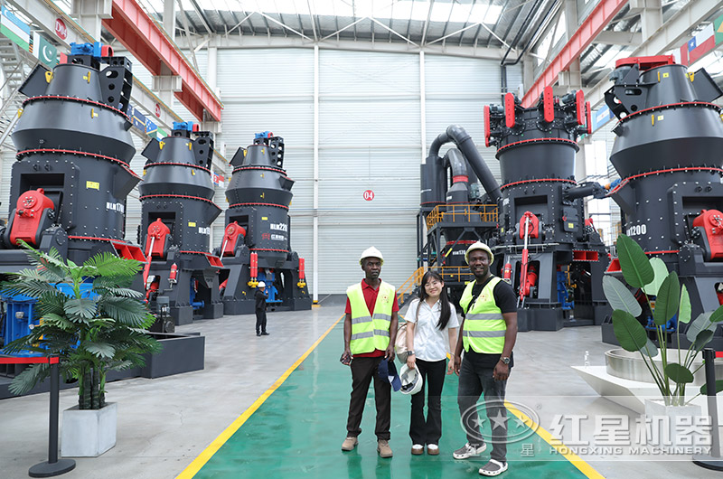 多款類型超細(xì)磨粉機生產(chǎn)車間 多款類型超細(xì)磨粉機生產(chǎn)車間