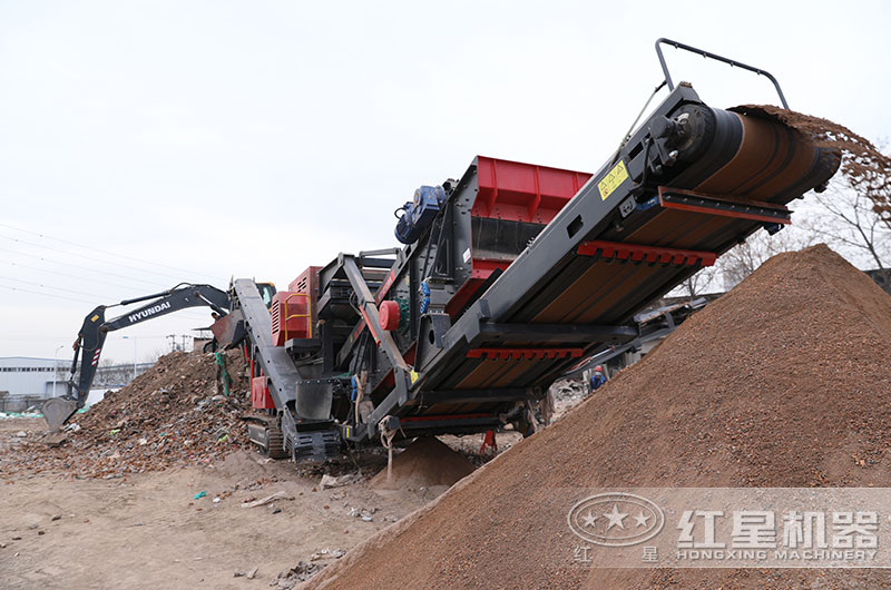 移動(dòng)碎石機(jī)作業(yè)現(xiàn)場(chǎng)實(shí)拍 移動(dòng)碎石機(jī)作業(yè)現(xiàn)場(chǎng)實(shí)拍