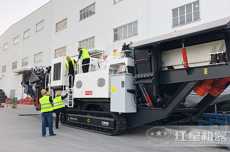 客戶來(lái)廠考察移動(dòng)碎石機(jī)設(shè)備 客戶來(lái)廠考察移動(dòng)碎石機(jī)設(shè)備