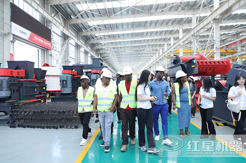 客戶參觀廠區選購產品中 客戶參觀廠區選購產品中