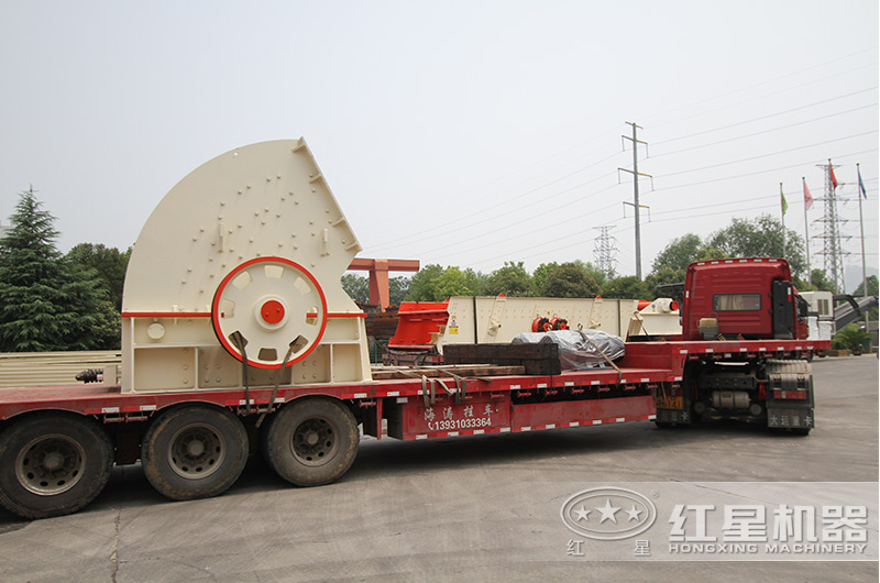 紅星錘式破碎機(jī)裝車發(fā)貨現(xiàn)場(chǎng) 紅星錘式破碎機(jī)裝車發(fā)貨現(xiàn)場(chǎng)