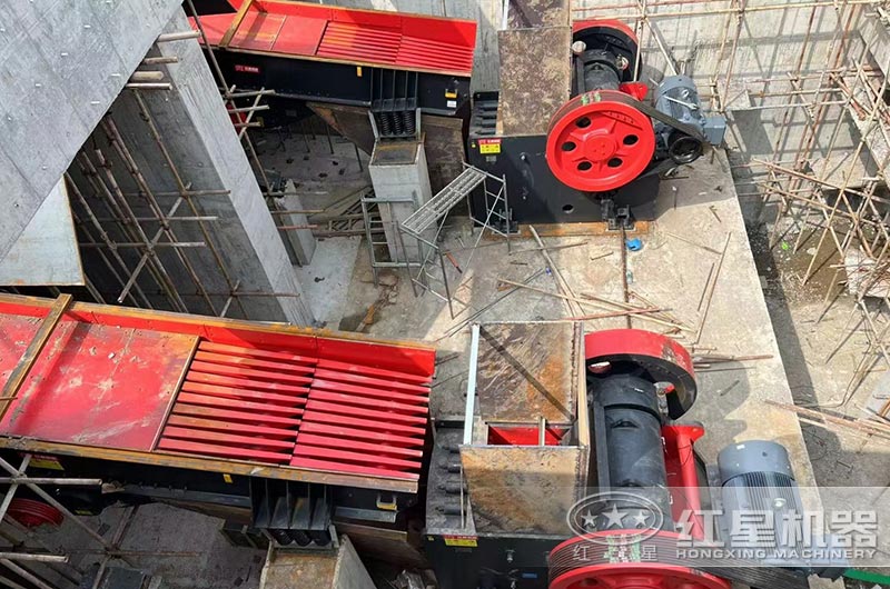 鄂式破碎機(jī)破碎現(xiàn)場 鄂式破碎機(jī)破碎現(xiàn)場