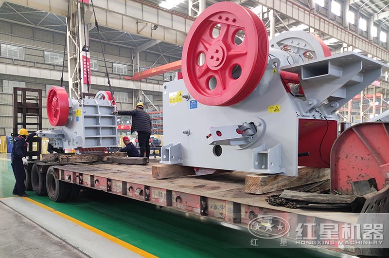 鄂式破碎機(jī)發(fā)貨中 鄂式破碎機(jī)發(fā)貨中