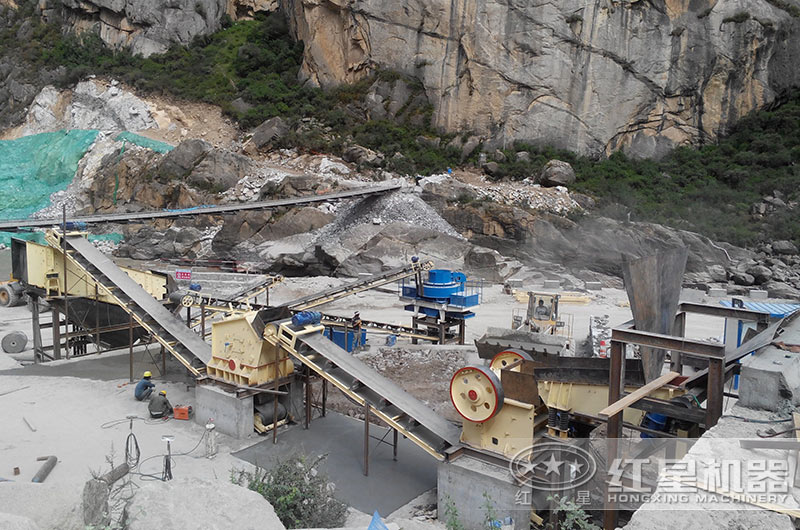 青石破碎制砂現(xiàn)場實拍 青石破碎制砂現(xiàn)場實拍