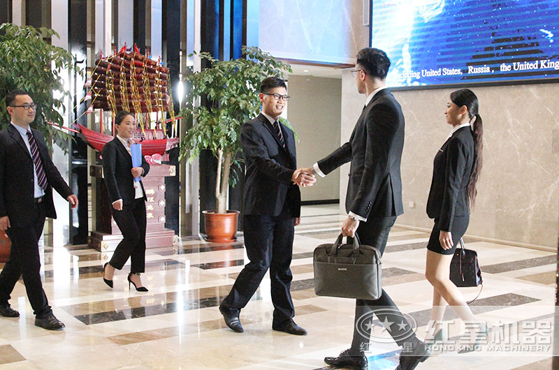 紅星產品經理接待來廠考察客戶 紅星產品經理接待來廠考察客戶