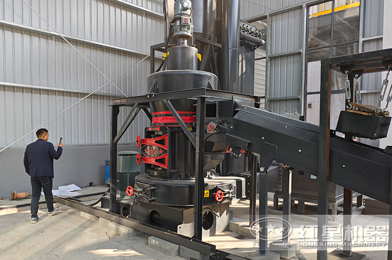 雷蒙磨粉機(jī)制粉現(xiàn)場(chǎng)實(shí)拍 雷蒙磨粉機(jī)制粉現(xiàn)場(chǎng)實(shí)拍